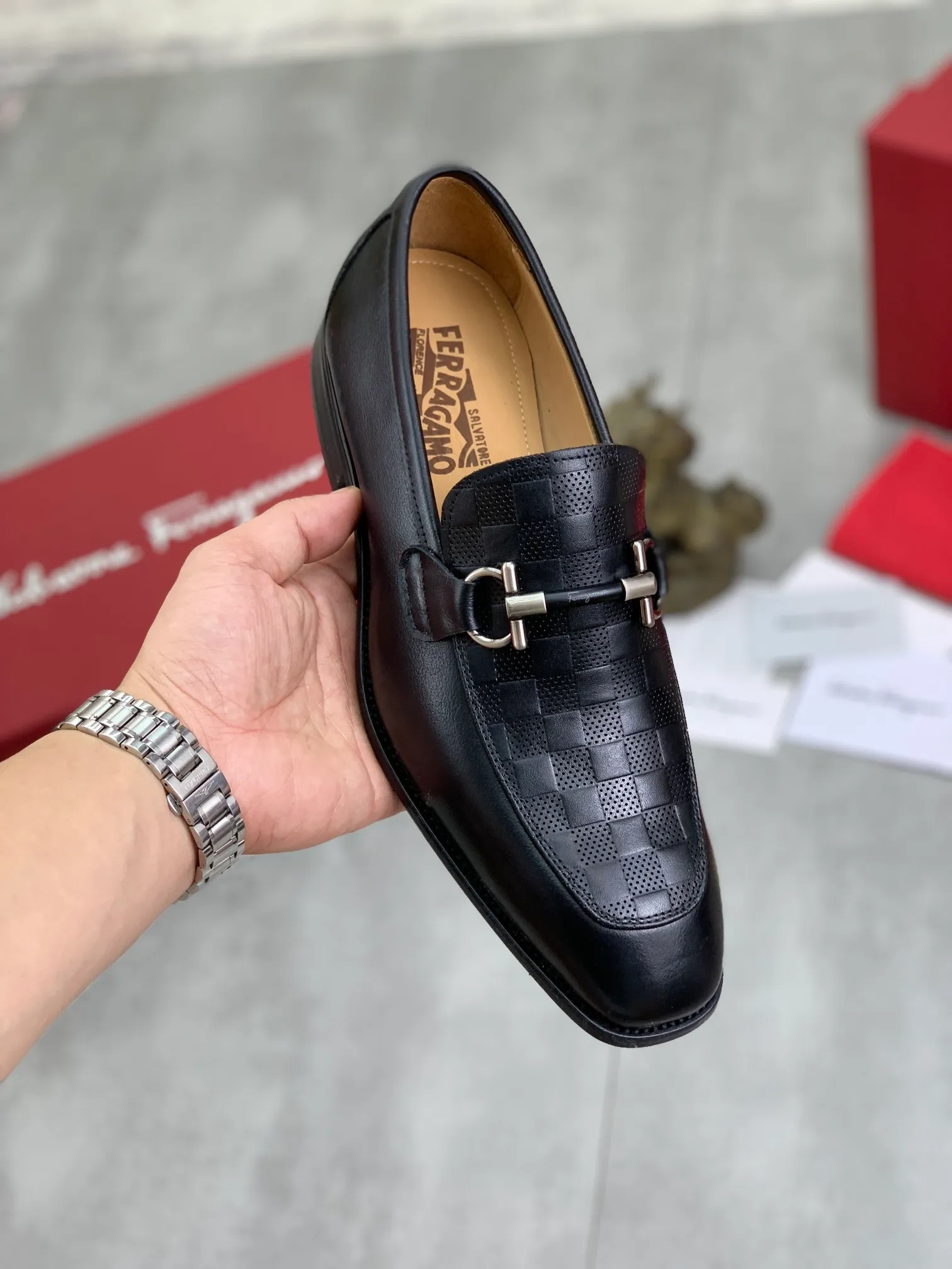 Men's Men's Shoes 💰P460💰[New Style] Water-dyed Niuli 🆘[Salvatore Ferragamo] Ferragamo's latest casual business leather shoes for men! Available at counters simultaneously! The fabric is made of specially imported original pebbled calfskin, and the lining is made of imported water-dyed cowhide. It is absolutely luxurious and leads the fashion trend. Matching code: 38-45 (46 can be customized) multiple colors available